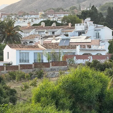 Casa Lucia 펜션 네르하