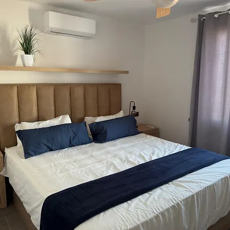 Casa Lucia 펜션 네르하